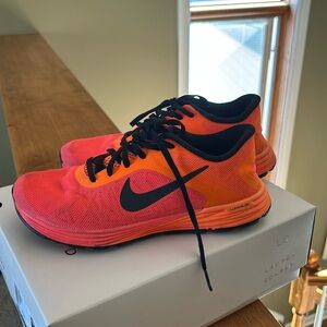 Women’s Nike Lunarlon Sneakers